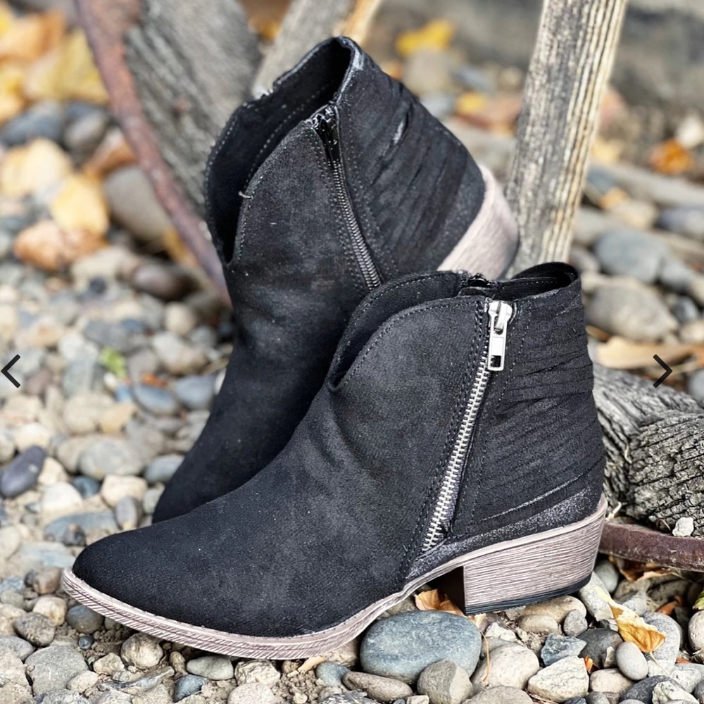 Womens booties SZ 10